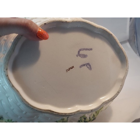 Vintage Floral Basket Ceramic Soup Tureen Daysies marked Japan 13x10x9 - Picture 7 of 7